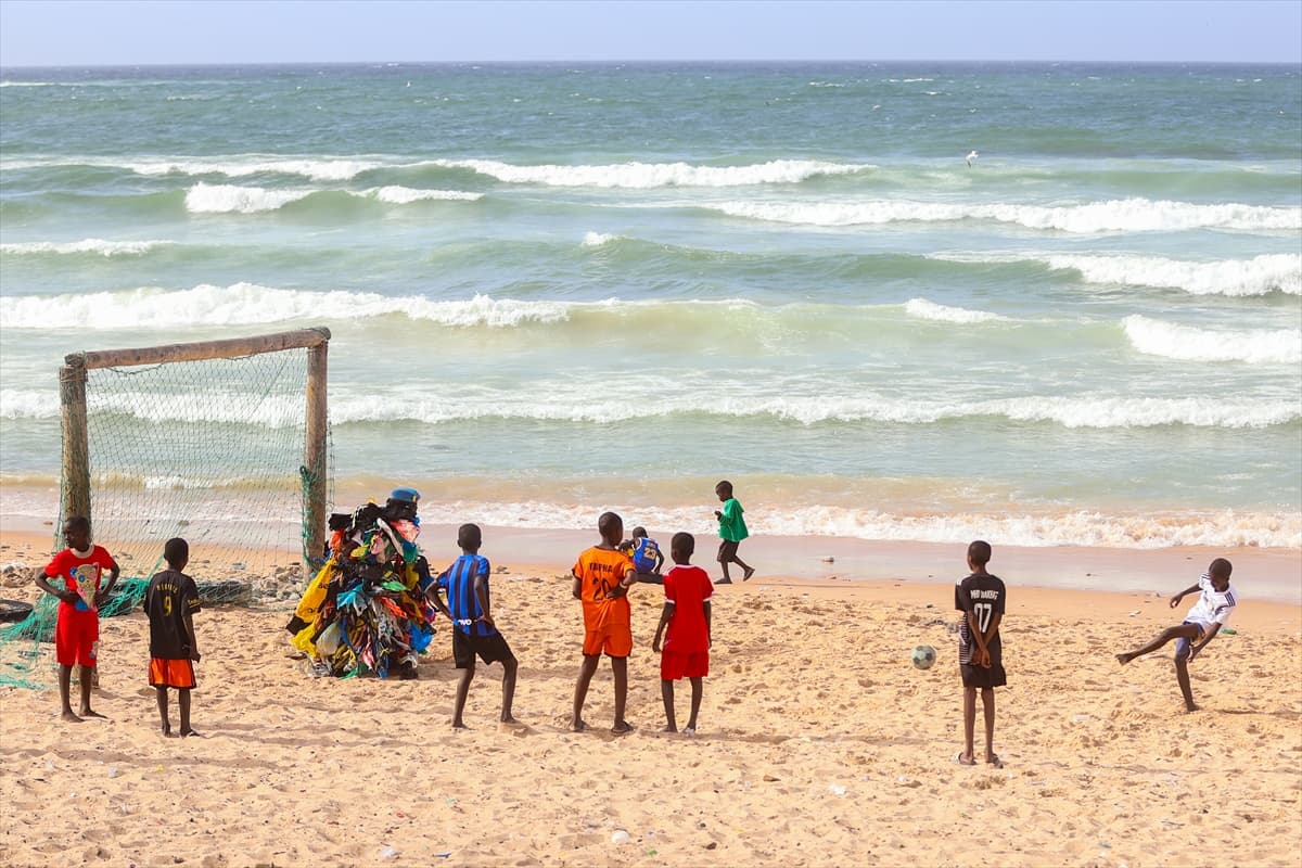 Senegalli Plastik Adam: Afrika, dünyanın çöp kutusu değil