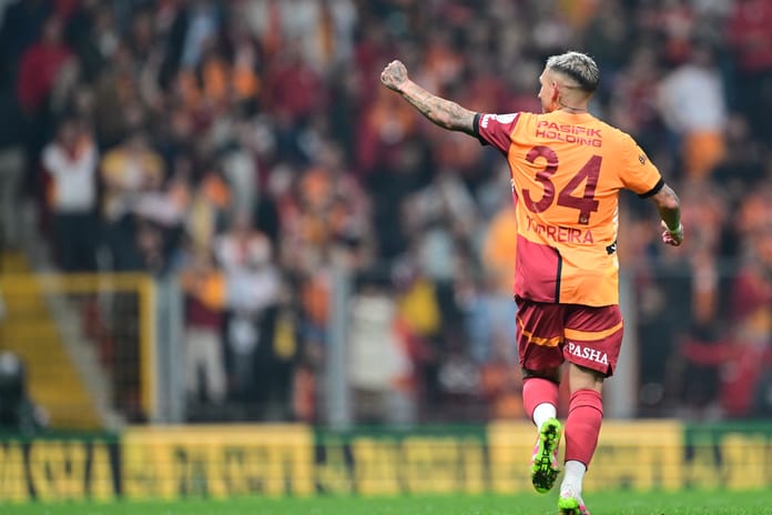 Galatasaray, 3 puanı 2 golle aldı