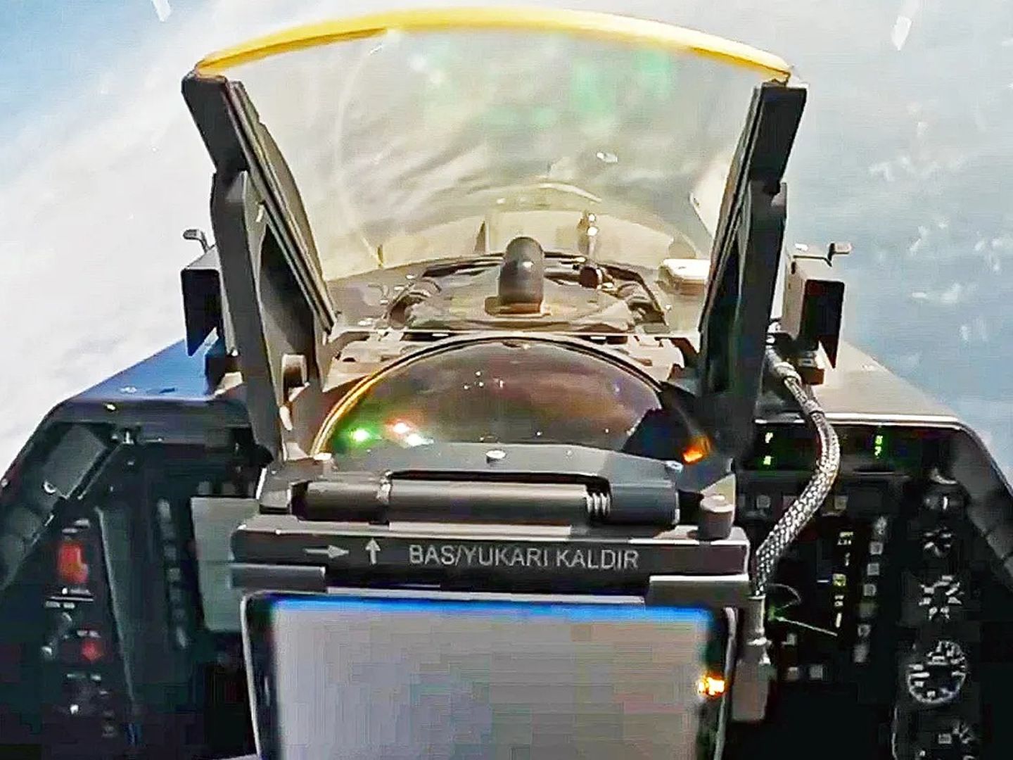 Türk F-16’ları yerli mühimmatları tablet arayüzüyle ateşliyor