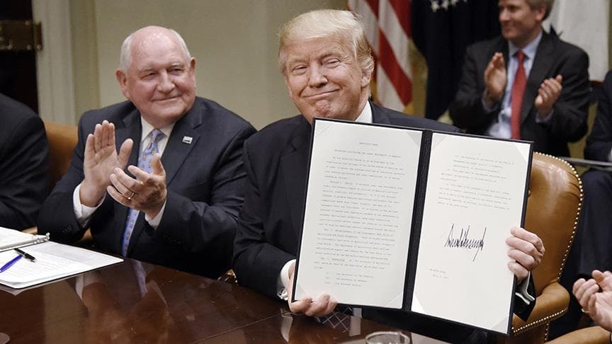 Trump eyaletlere yetki vererek Eğitim Bakanlığı'nı kapattı