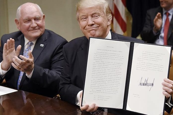 Trump eyaletlere yetki vererek Eğitim Bakanlığı'nı kapattı