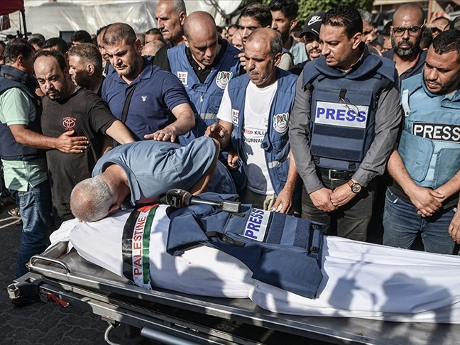 İsrail'in saldırısında yaralanan bir gazeteci daha hayatını kaybetti