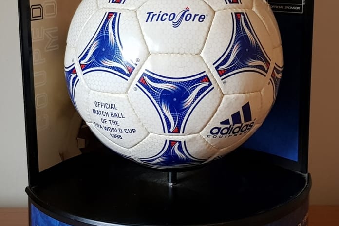 Satışta yüzlerce futbol eşyası olacak