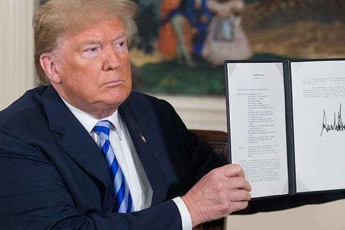 Trump'tan Çin'de üretilen teknolojik ürünlere vergi jesti