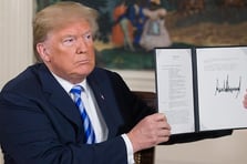 Trump'tan Çin'de üretilen teknolojik ürünlere vergi jesti