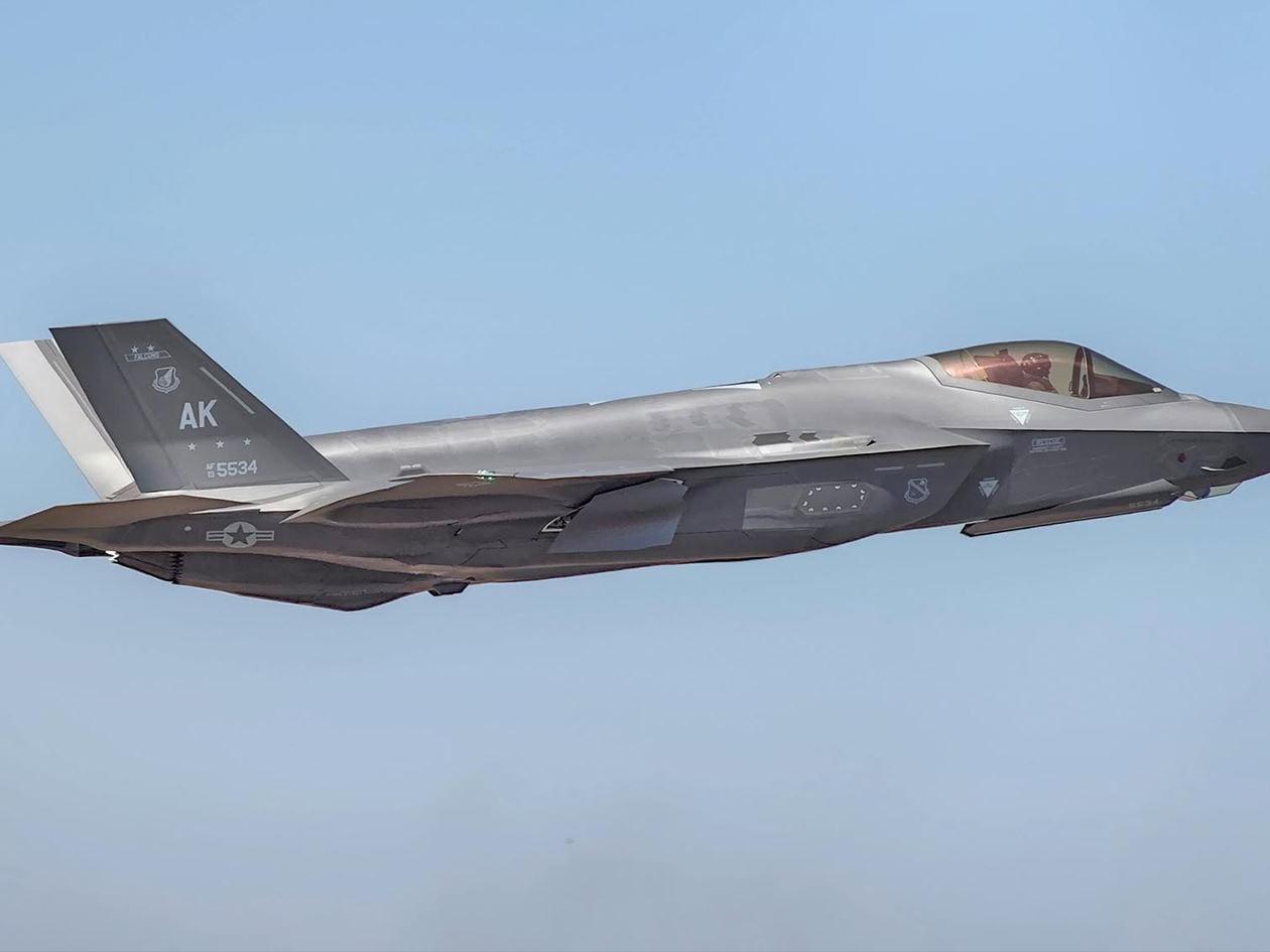 Almanya F-35 siparişini iptal etmeyecek