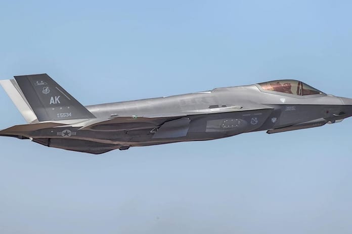 Almanya eleştirilere rağmen F-35A uçağı siparişini iptal etmeyecek