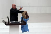 Mahmut Tanal'ın paylaşımlarını yapay zekaya yazdırdığı ortaya çıktı