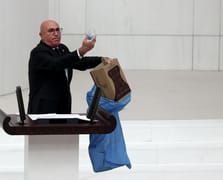 Mahmut Tanal'ın paylaşımlarını yapay zekaya yazdırdığı ortaya çıktı