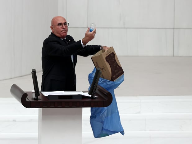 Mahmut Tanal'ın paylaşımlarını yapay zekaya yazdırdığı ortaya çıktı