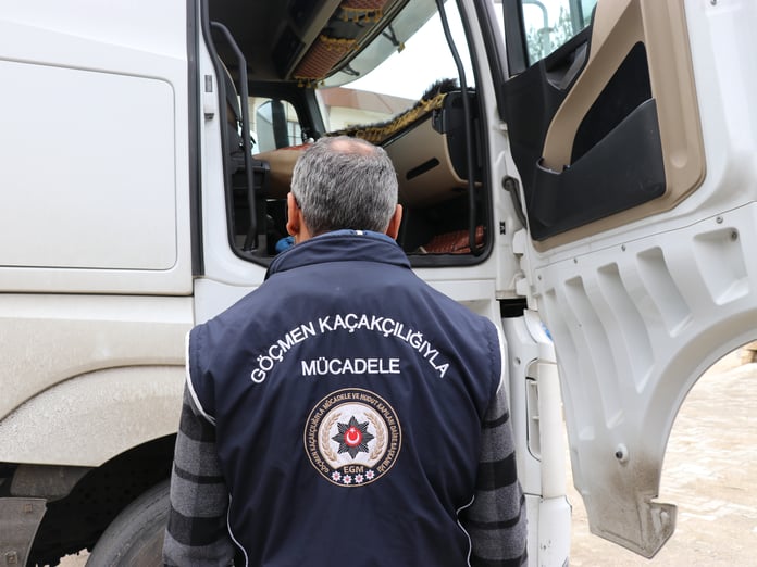 Göçmen kaçakçılığı operasyonlarında 120 organizatör yakalandı