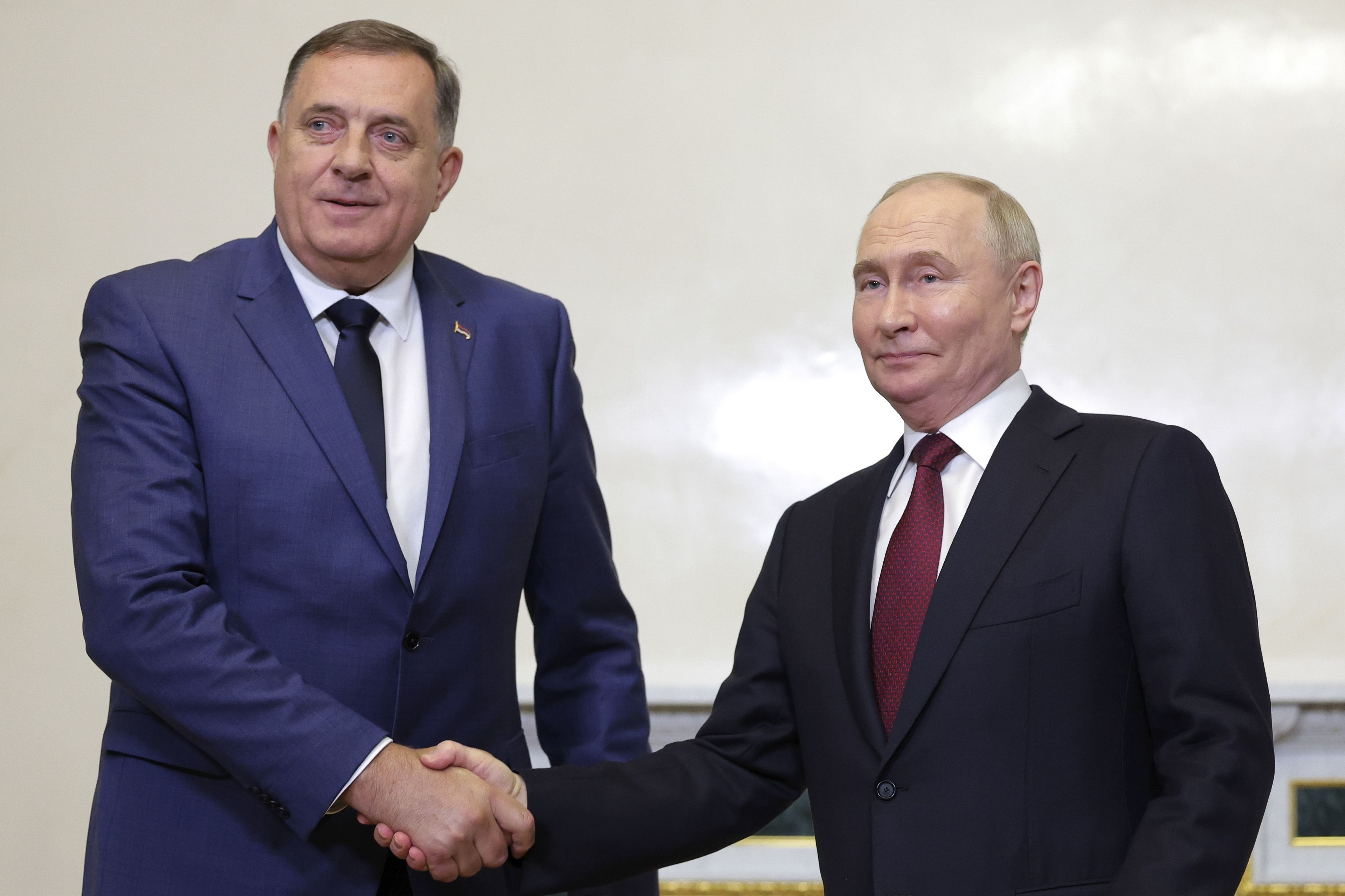 Bosna Hersek'te hakkında tutuklama kararı çıkartılan Sırp lider Milorad Dodik Rusya'ya kaçtı