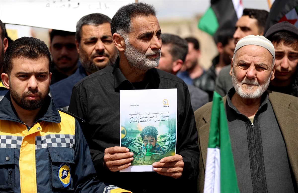 Suriyeliler kimyasal silah saldırısının 8. yılında ölenleri andı