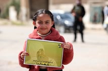 Suriyeliler kimyasal silah saldırısının 8. yılında ölenleri andı