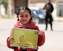 Suriyeliler kimyasal silah saldırısının 8. yılında ölenleri andı