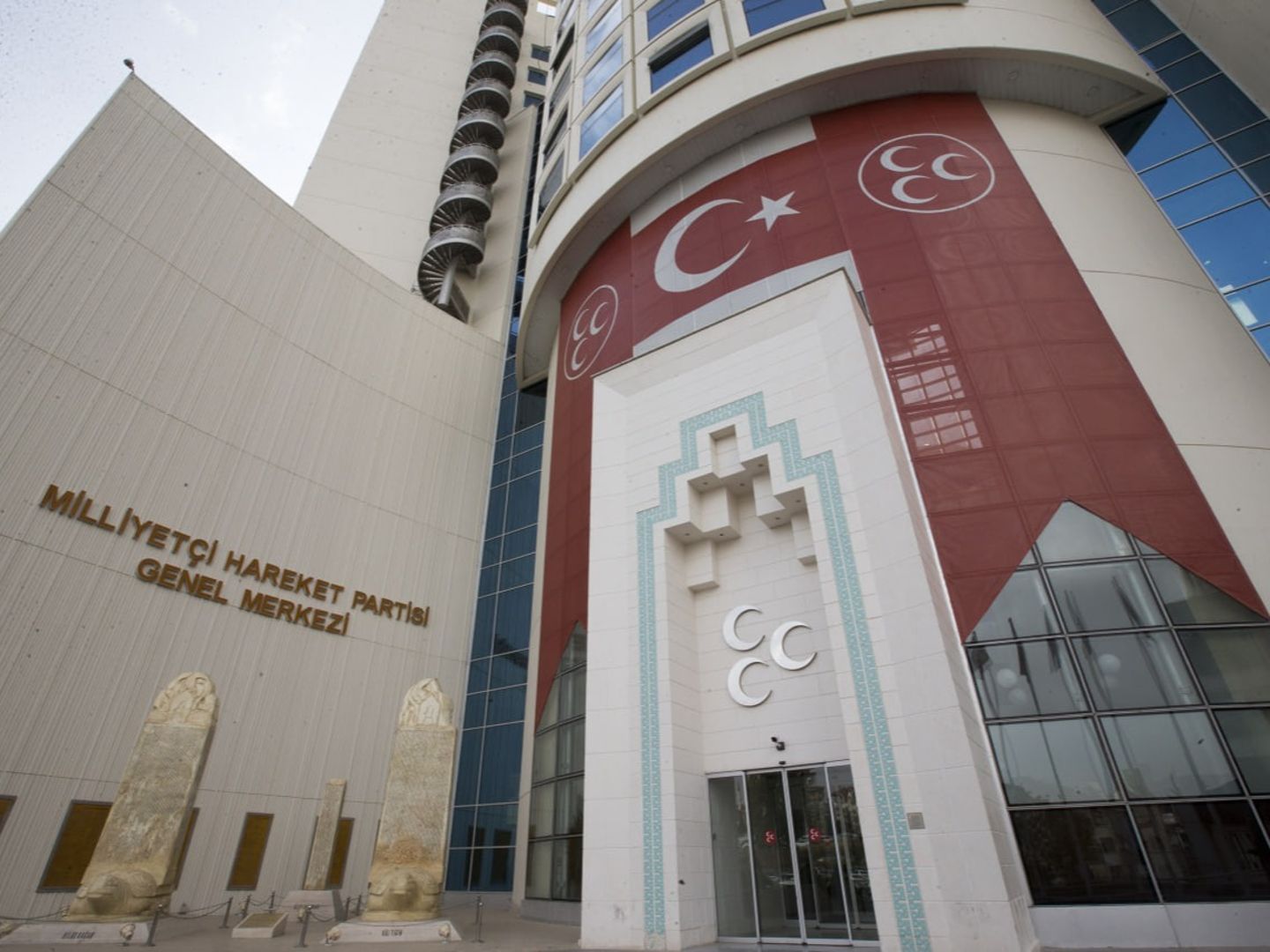 MHP'den dikkat çeken CHP kararı: Kapıları kapattı