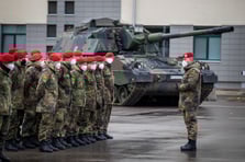 Alman ordusu Trump'ın tehditlerine karşı zor durumda