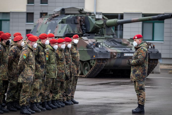 Alman ordusu Trump'ın tehditlerine karşı zor durumda