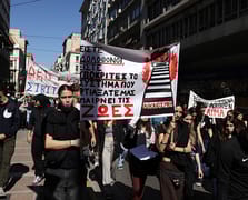 Yunanistan'da öfke dinmiyor: Tren faciası protestolarında çatışma çıktı