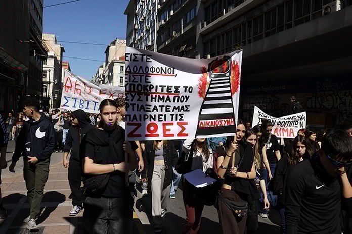 Yunanistan'da öfke dinmiyor: Tren faciası protestolarında çatışma çıktı