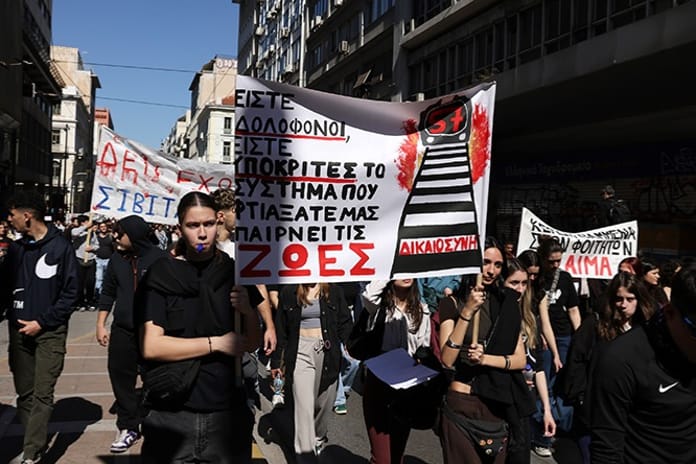 Yunanistan'da öfke dinmiyor: Tren faciası protestolarında çatışma çıktı