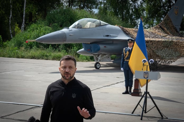 Ukrayna yeni parti F-16 uçaklarını teslim aldı