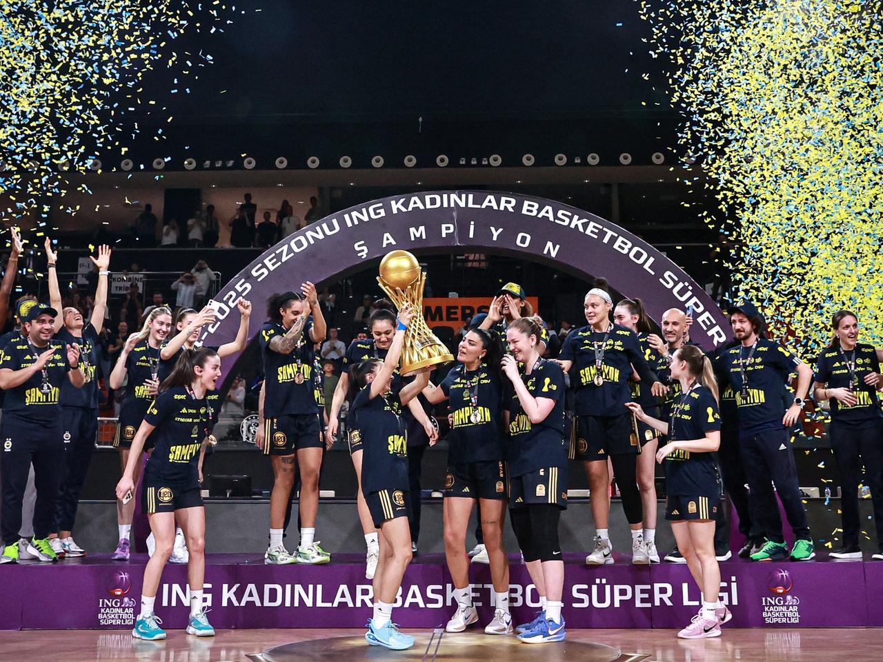 Fenerbahçe üst üste 7. kez zirvede