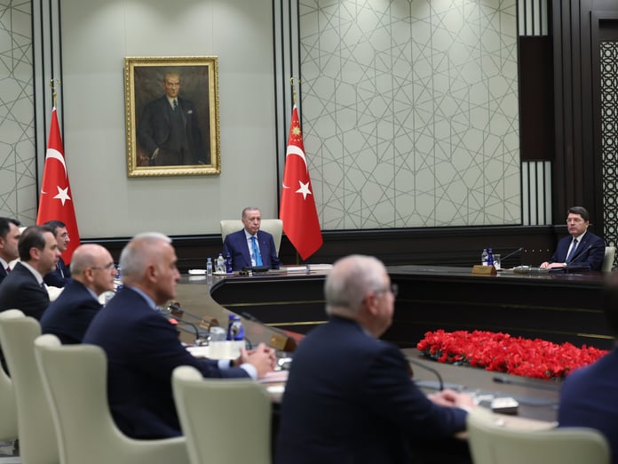 Kabine toplanıyor: Gündem başıboş köpekler ve bayram ikramiyeleri