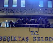 Başkan yardımcısı ve görevliler gözaltına alındı