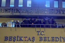 Başkan yardımcısı ve görevliler gözaltına alındı