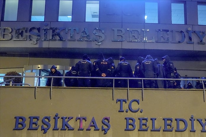 Başkan yardımcısı ve görevliler gözaltına alındı