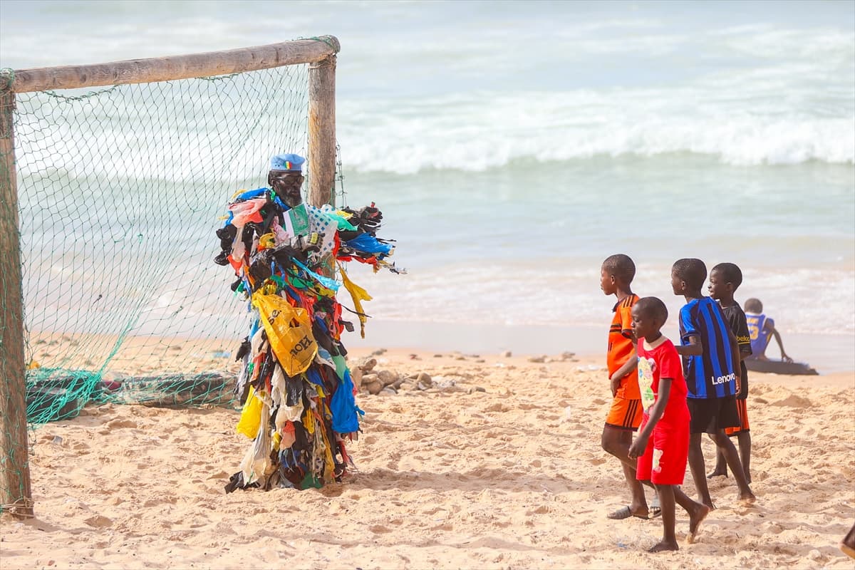 Senegalli Plastik Adam: Afrika, dünyanın çöp kutusu değil