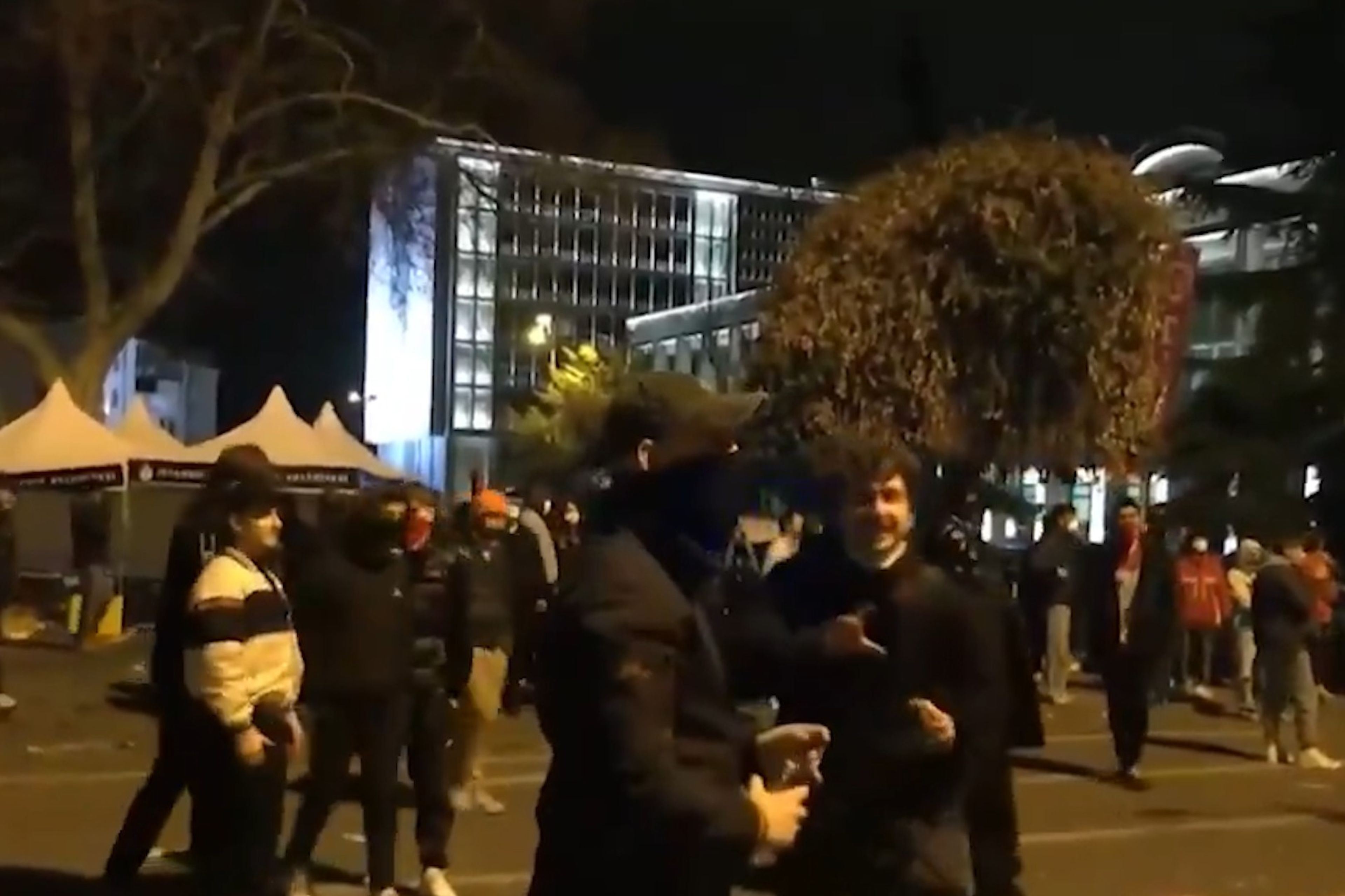 Polisten eylemciye: Devlet sana her zaman bakar