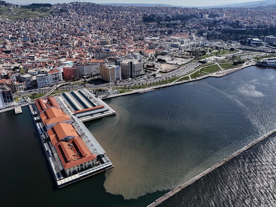 İzmir Körfezi'ne atık su deşarjı