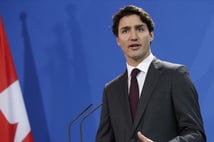 ABD gümrük vergilerini hayata geçirdi: Kanada rest çekti