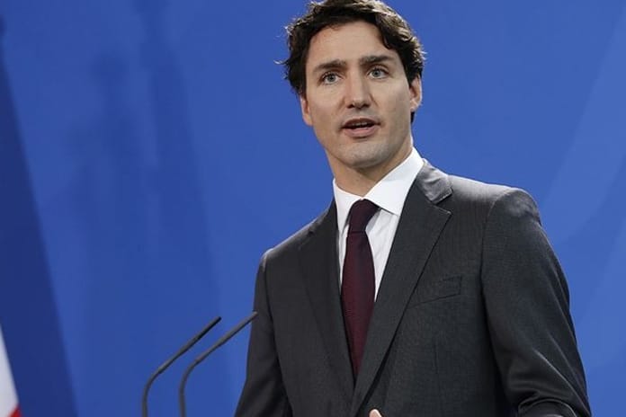 ABD gümrük vergilerini hayata geçirdi: Kanada rest çekti