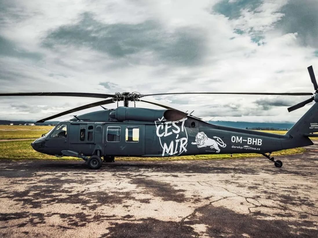 Çek halkı Ukrayna'ya helikopter hediye etti