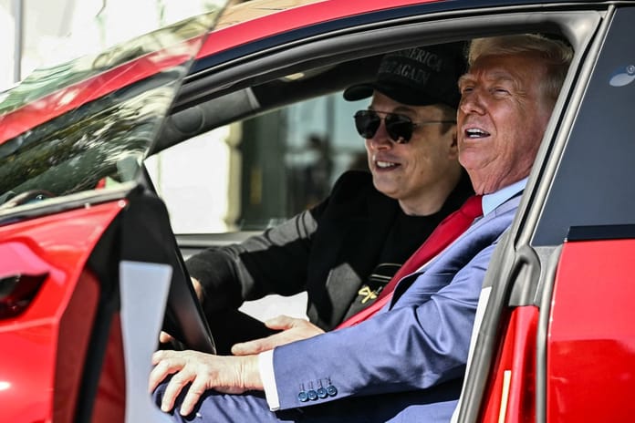 Trump'ın yüzde 25'lik vergi yorumu: İnsanlar Amerikan otomobili alacak