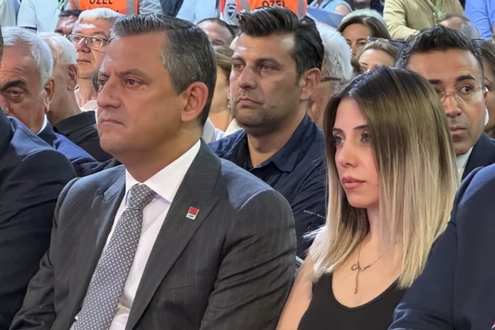 "Beyin Emcüklemesi" ile tanınan Dilruba Kayserilioğlu Özgür Özel'e tepki gösterdi