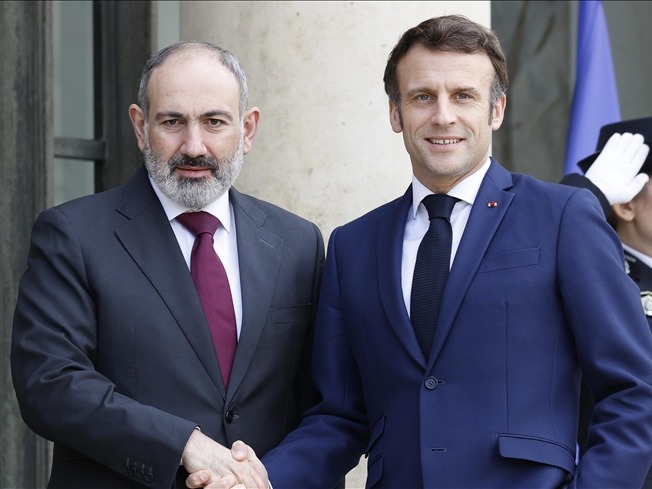 "Macron başarısızlığa yatırım yapıyor"