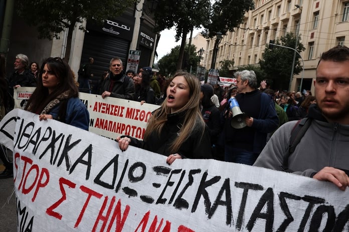 Yunanistan'da hayat pahalılığı genel greve yol açtı