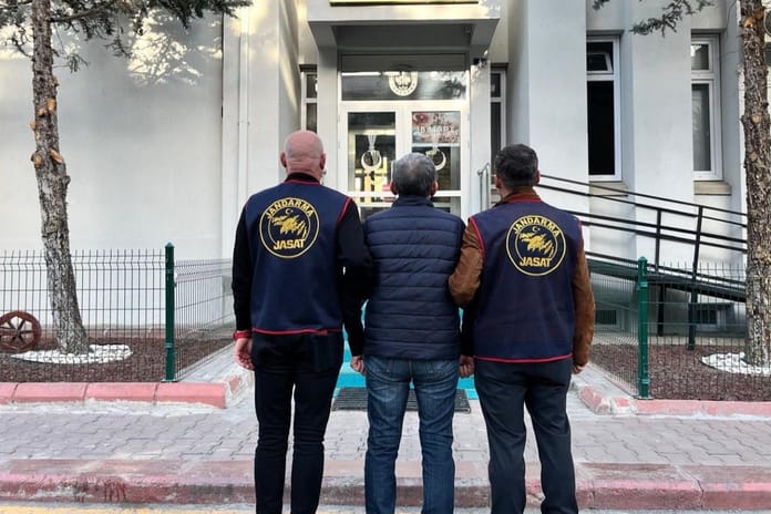 MİT tırları davasında aranan FETÖ eski emniyet müdürü yakalandı