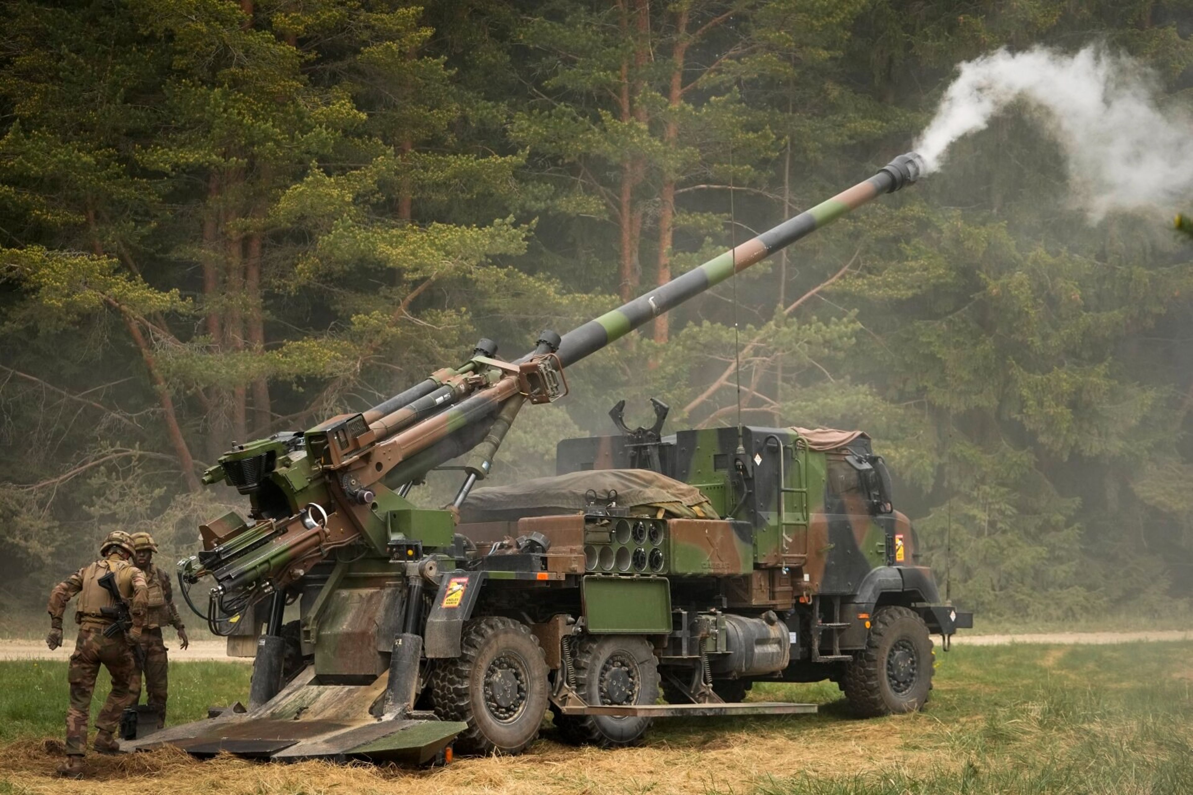 Hırvatistan, Fransa'dan 2025 yılı sonuna kadar 30 adet Fransız CAESAR obüsü alacak