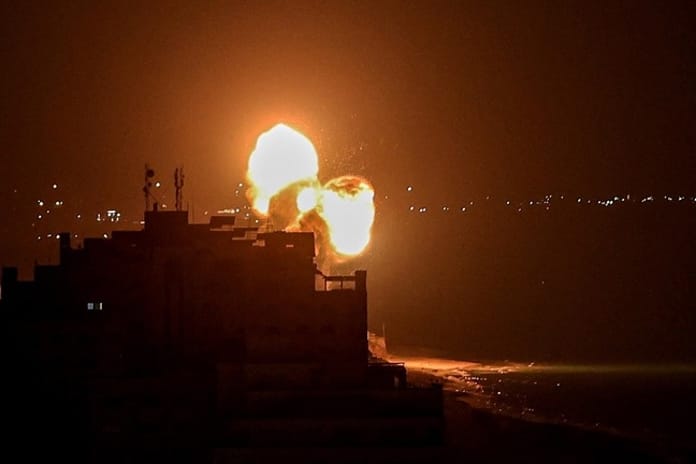 İsrail Suriye'ye hava saldırıları düzenledi