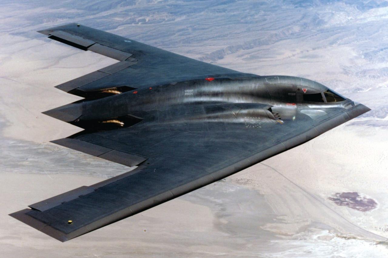 B-2'ler Yemen'i bombardımana başladı