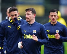 Fenerbahçe'de orta saha oyuncusunun tedavi süreci hakkında açıklama yaptı
