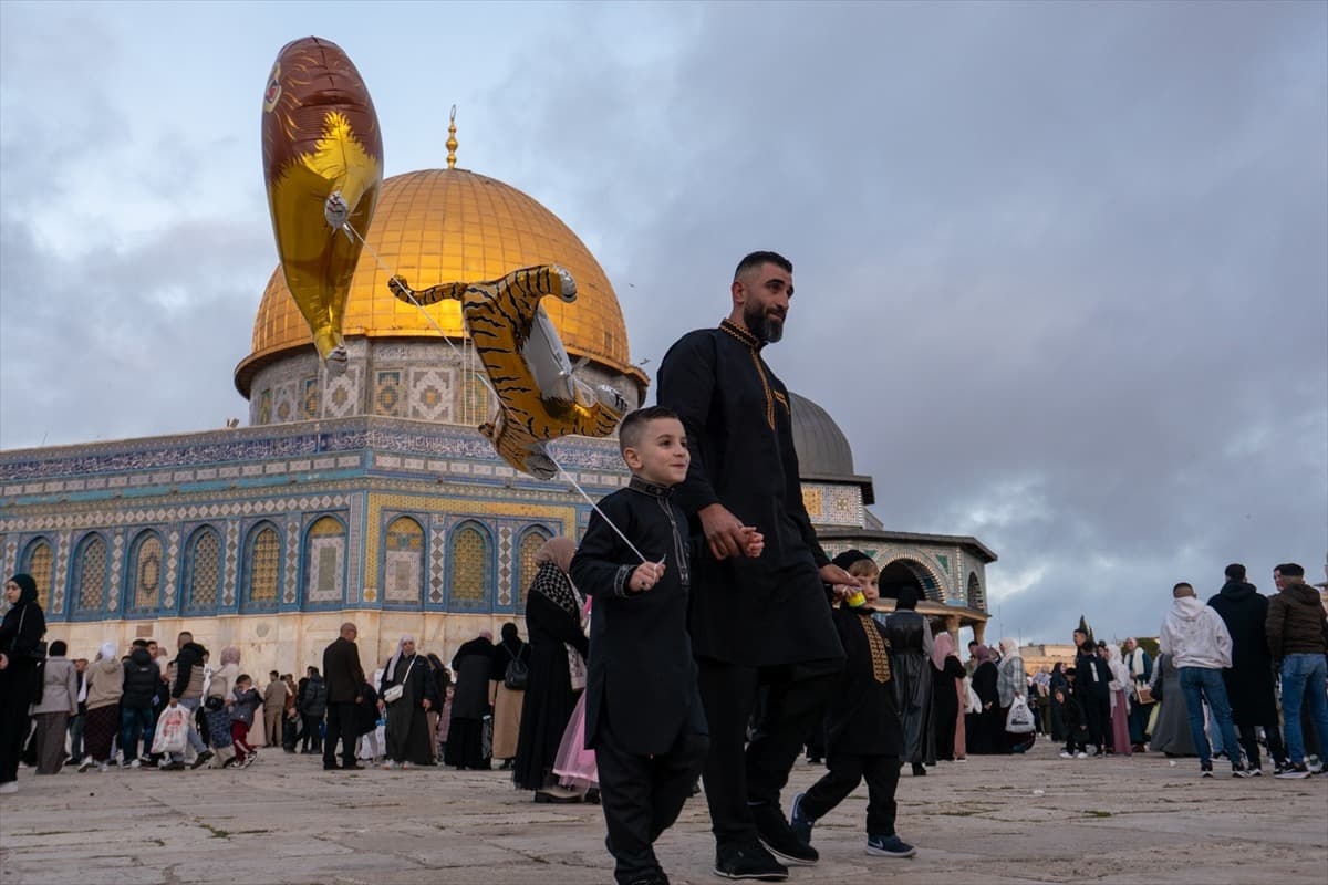 İslam Dünyası Ramazan Bayramı'nı kutluyor