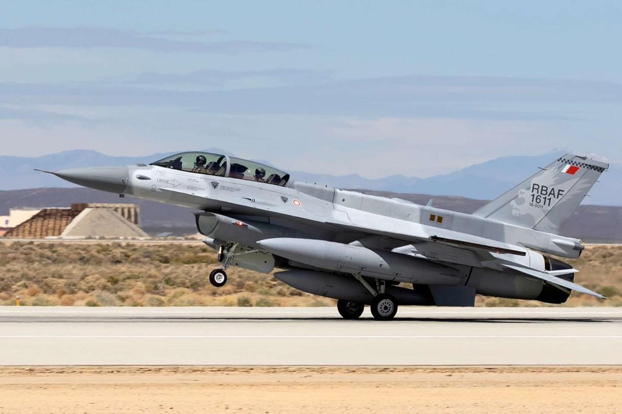 Tayvan ilk F-16 savaş uçağını teslim aldı