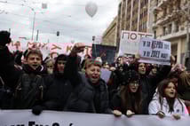 Yunanistan'da tren kazası protestoları ülkeyi felç etti