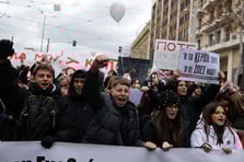 Yunanistan'da tren kazası protestoları ülkeyi felç etti